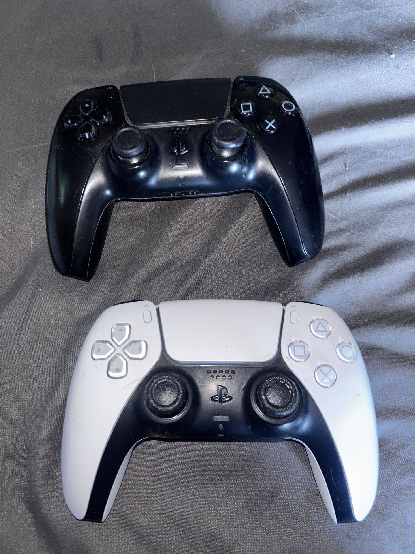PS5 controllers 