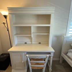 Broyhill desk with hutch