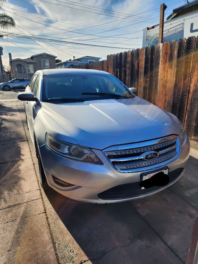 2011 Ford Taurus