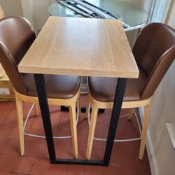 Suite 22  Restaurant Table and Chairs