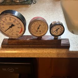 Three Gauges “Nic Nak”