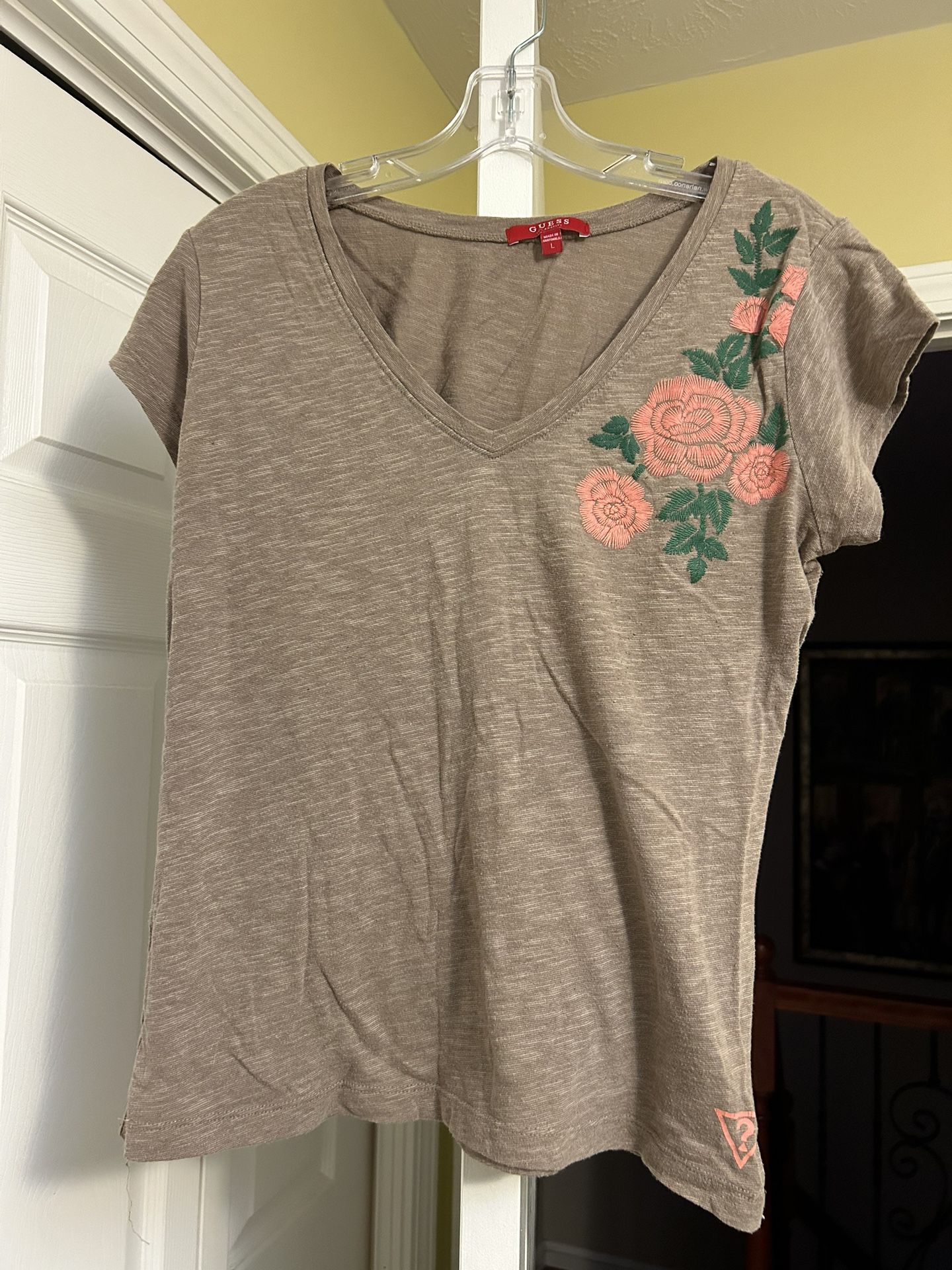 GUESS Floral Embroidered Tee V Neck T-Shirt Multicolor Womens Large