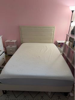 Upholstered Queen Bed