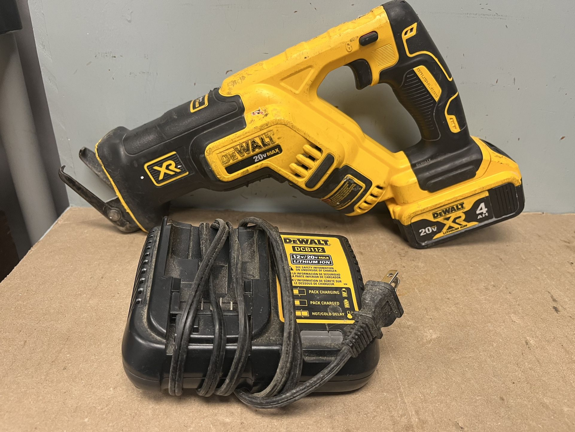 Dewalt DC367 20V Max Brushless Reciprocating Saw Kit W/ Battery And Charger