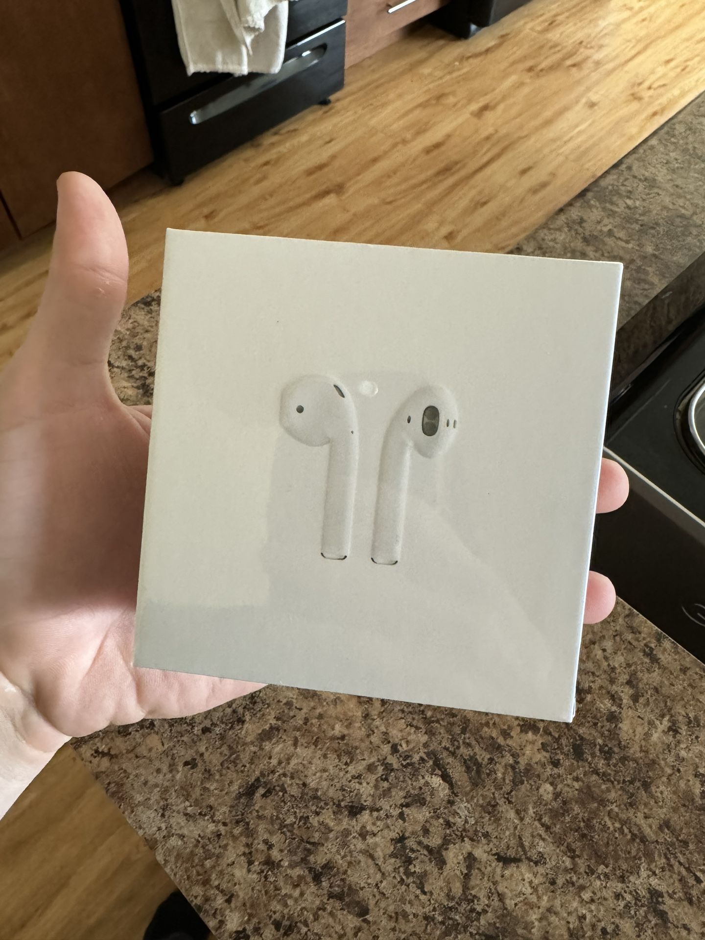 AIRPODS