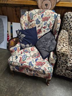 Nice Arm Chair sits good