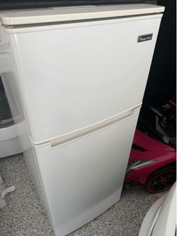Magic Chef-mini fridge: