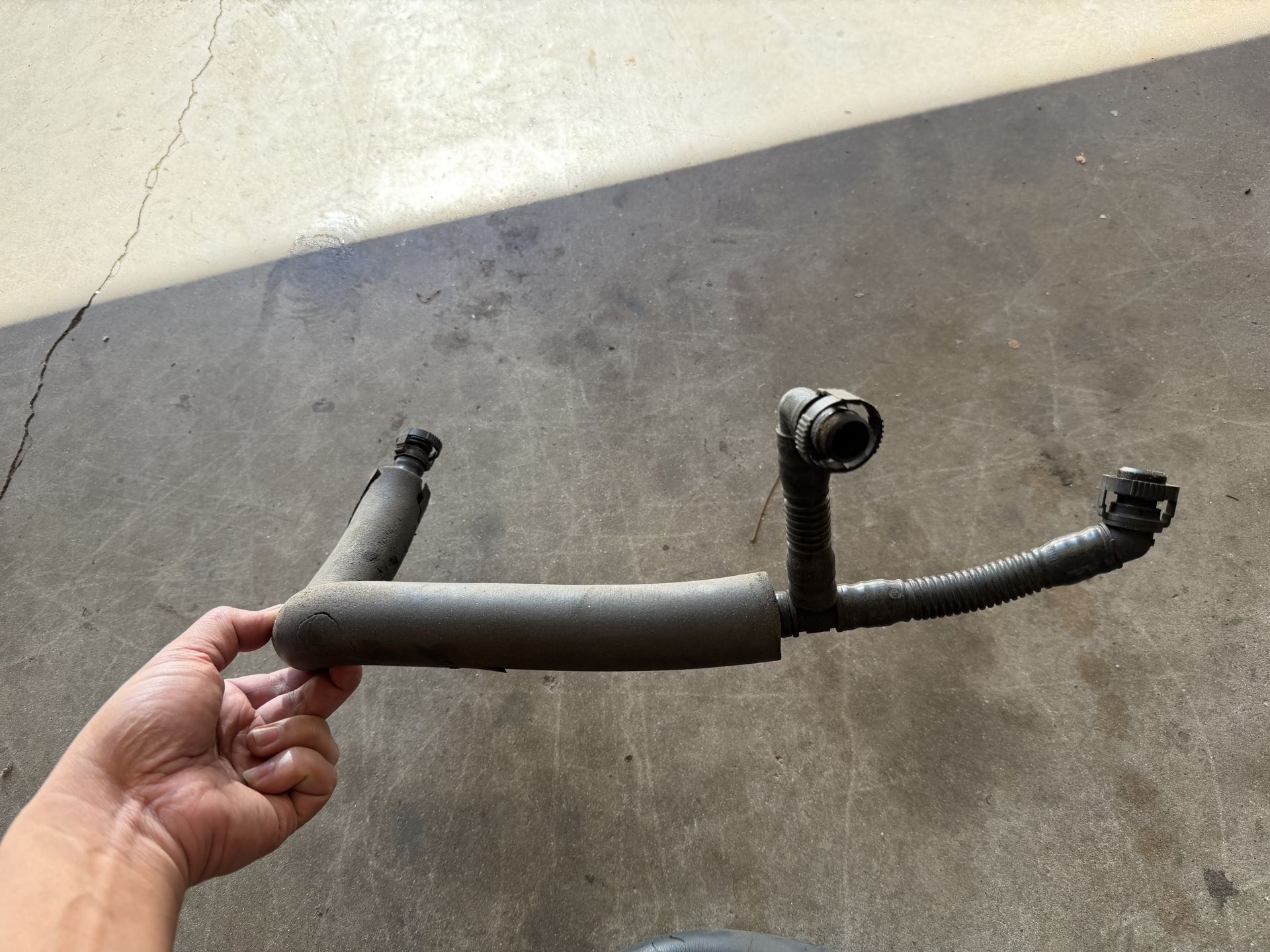 2007-2011 BMW E90 E91 E92 E93 Valve Cover Crankcase Breather Oil Separator Hose 111(contact info removed)8