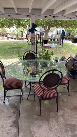 Lovely antique dining set with four metal chairs featuring a decorative design; in goo conditions