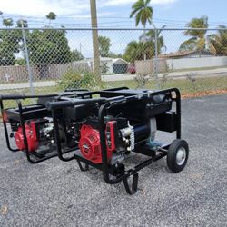 2 Honda Generator    Álmost New Conditions  Price 1450 Each 
