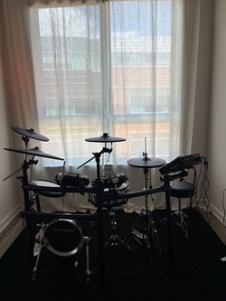 ROLAND TD516 ELECTRONIC DRUM KIT