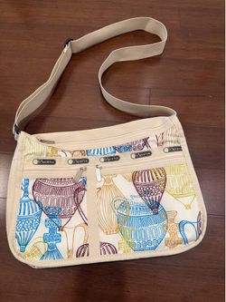 Lesportsac Greek Urns Cream Delux everyday crossbody bag Blue, Yellow & Brown
