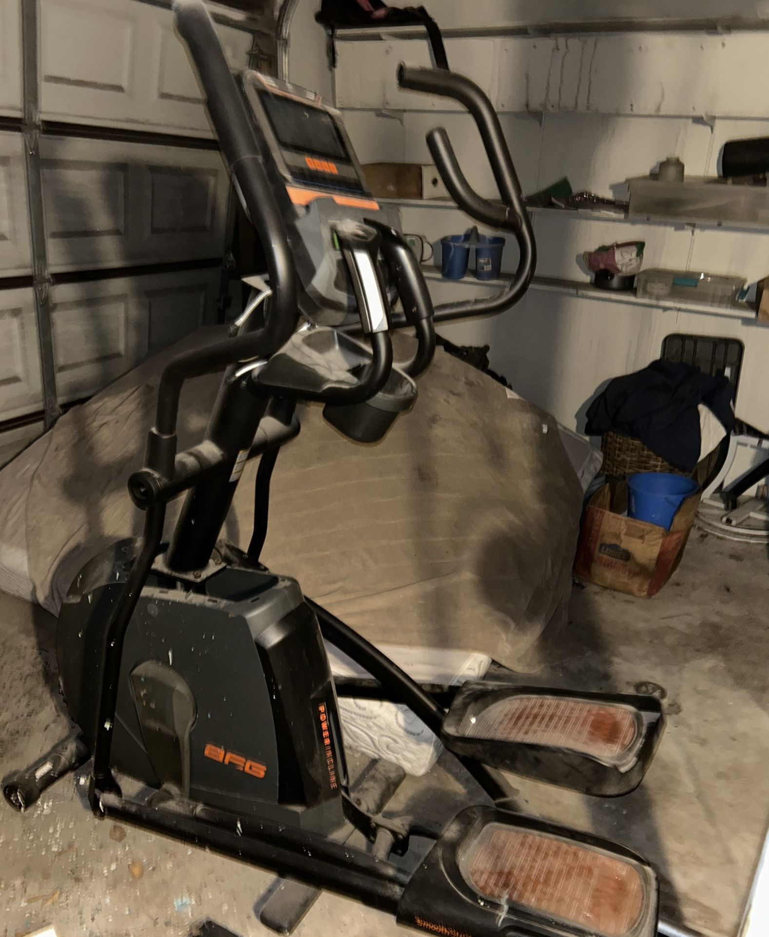 ADVANCED FITNESS GROUP (AFG 5.3AE) ELLIPTICAL TRAINER