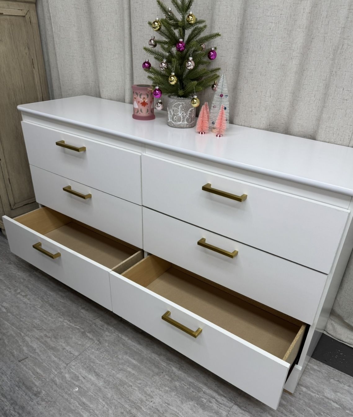 New White Dresser With 6 Glide Drawers🎄