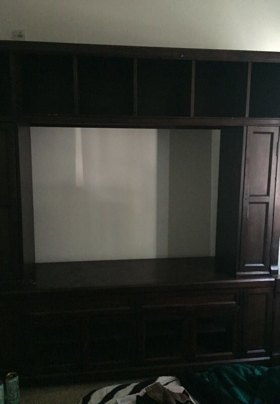 Entertainment Center 100% wood Good conditions