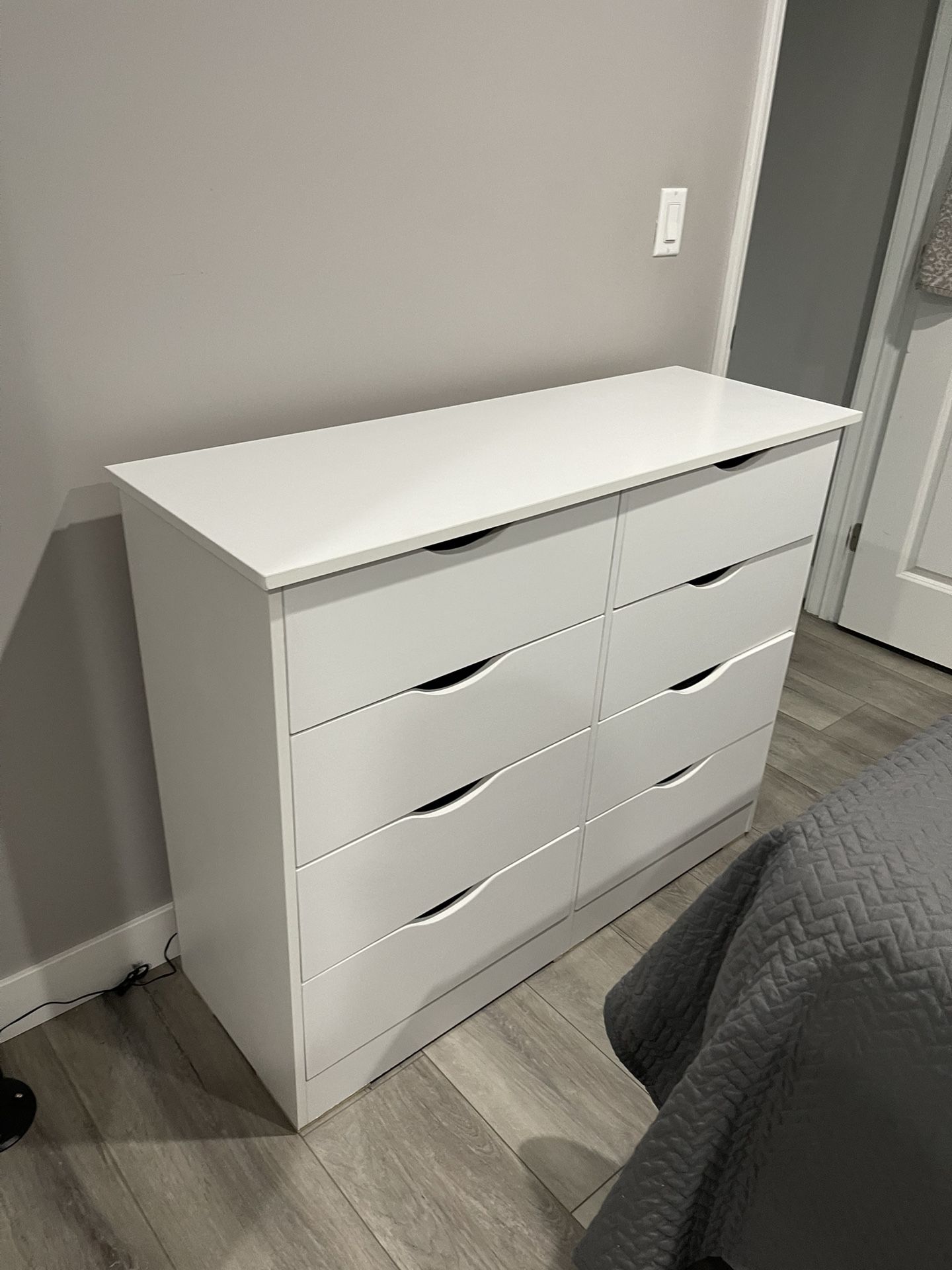 White 8 Drawer Dresser