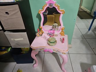 Girls Make up Vanity