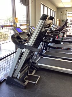 Spirit XT485 Heavy Duty Folding Treadmill  Includes Warranty