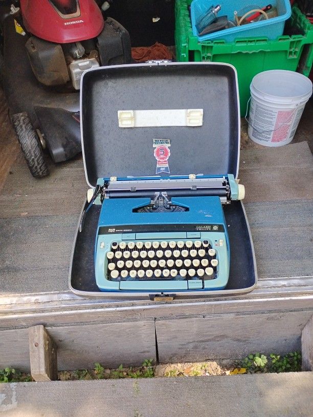 Smith Corona Galaxy 12 Type Writer