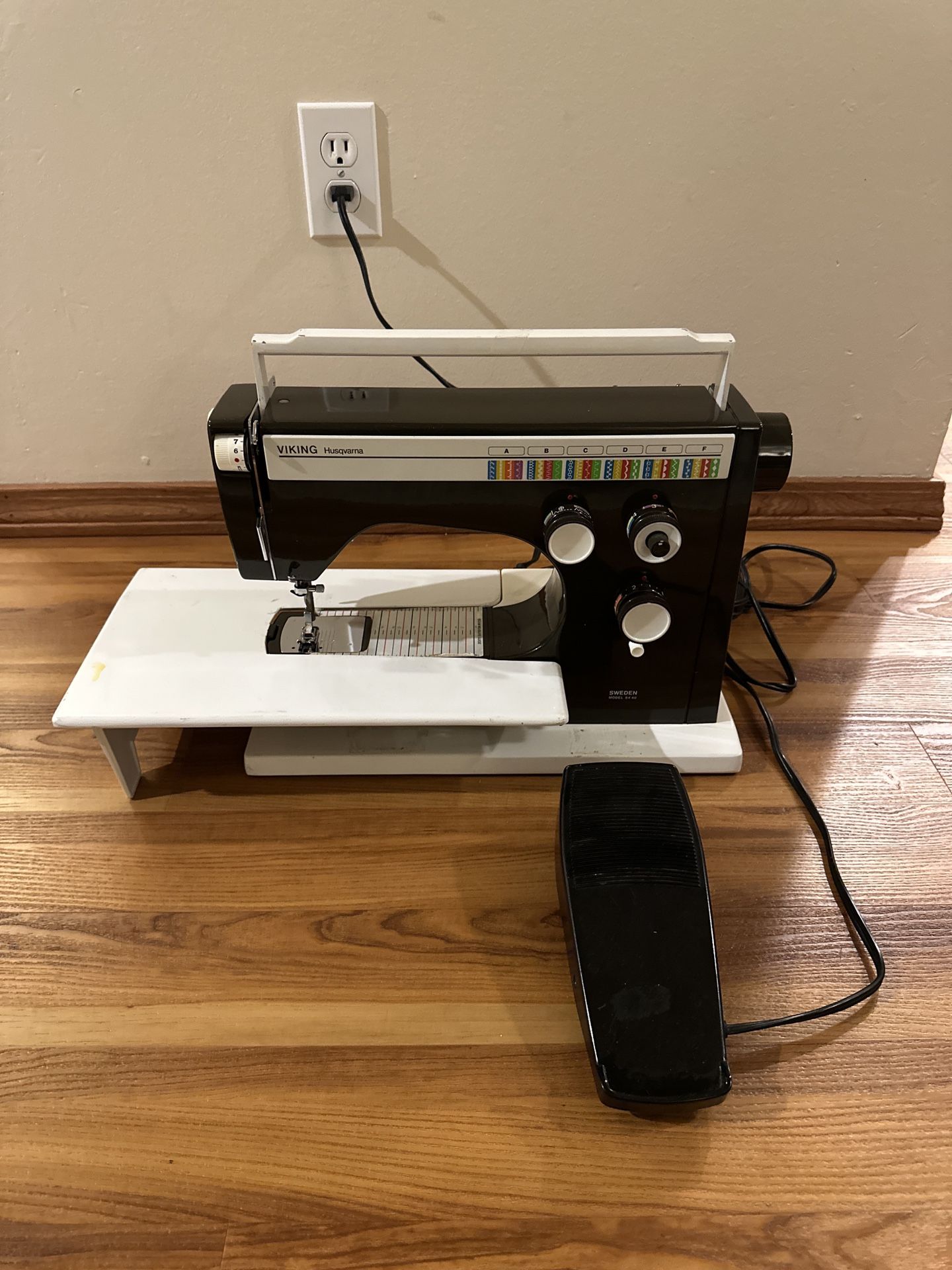 Viking Husqvarna 6440 Sewing Machine