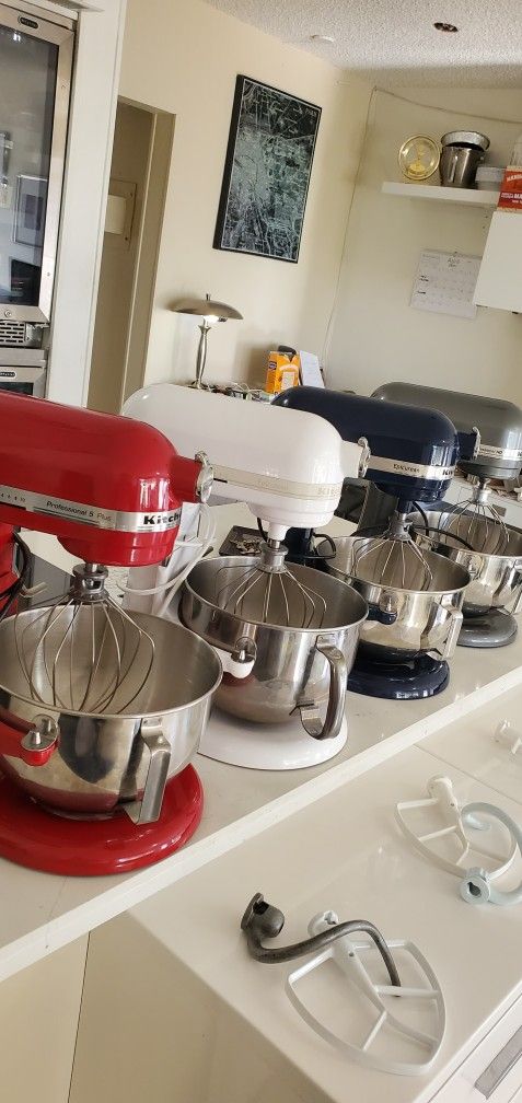 Kitchenaid Mixer Professional 5 Quart And 6 Quart 200.00 For 5 Quart And 225.00 For 6 Quart All Of Them Excel Working Condition