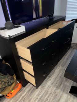 Bed frame + dresser