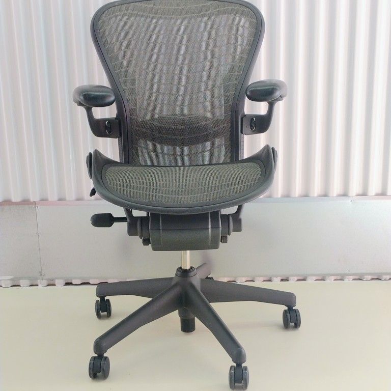 Authentic Herman Miller Aeron Office Chair Size B Available For Pickup 