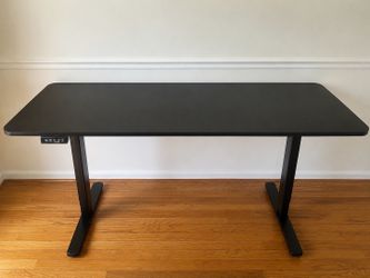 Electric Height Adjustable Standing Desk – Excellent Condition