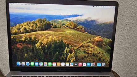 MacBook Air Retina 13-inch
(2020) - Core i3 -8GB - SSD
128GB. Screen protector already installed.