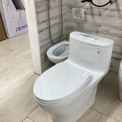 Toto nexus toilet one piece new with Softclose seat elongated bowl single tornado flush fully skirted ready for pick up today