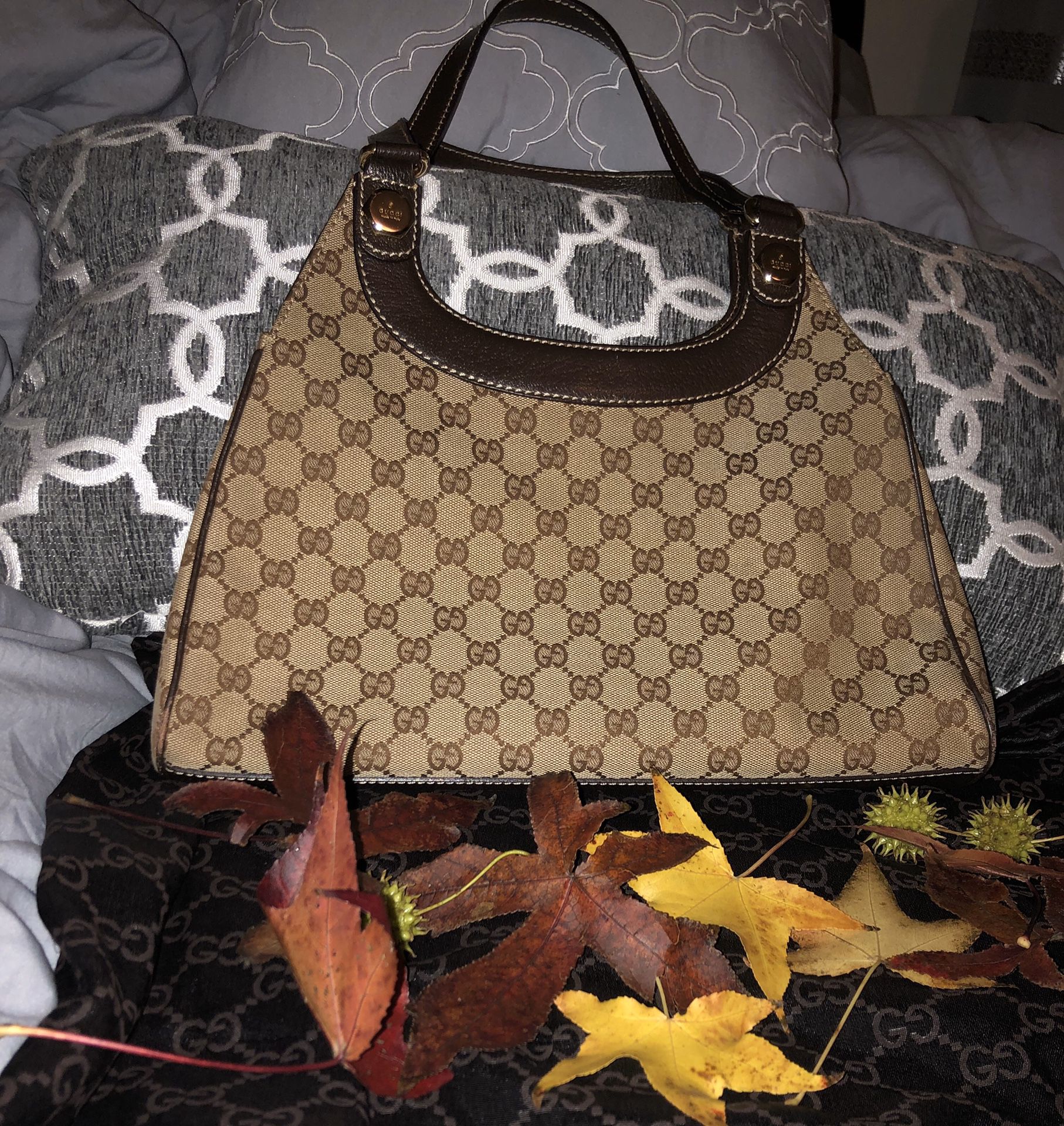 Gucci shoulder handbag 100% authentic