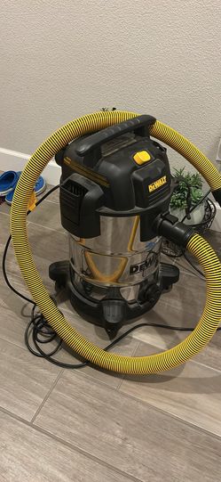 Dewalt 8 Gallon Wet / Dry Vacuum 
