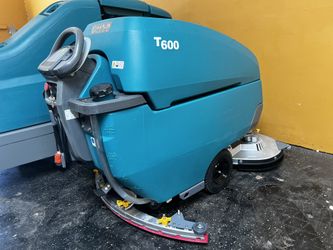 Tennant T600 Walk Behind Scrubber 32”