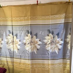 Bath curtain open box never used colors yellow and gray style looks Beautiful!🌺