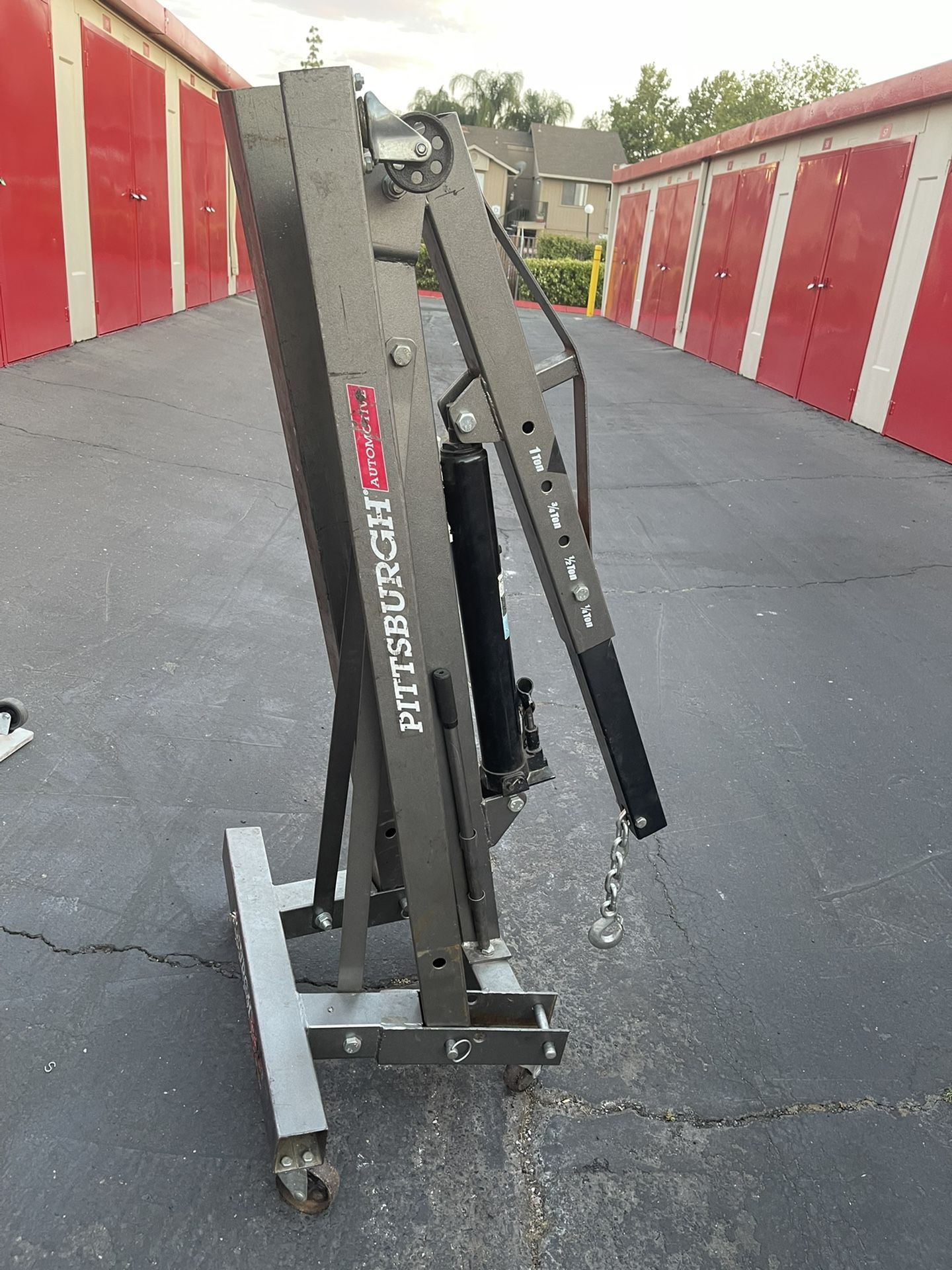Pittsburgh 3 Ton Cherry Picker.