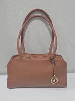 Katte Leather Shoulder Bag