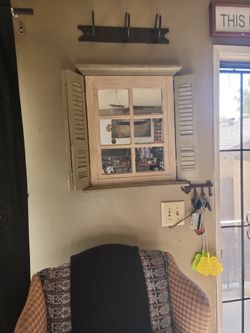 Green  Wall  Windows  Sharders  