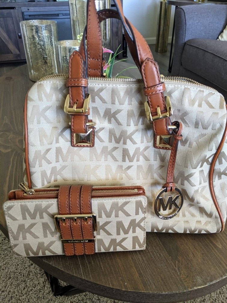 Michael Kors Medium Marilyn Satchel And Wallet for Sale in Clovis, CA -  OfferUp