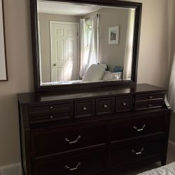 Raymour & Flannigan Dresser