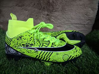 Soccer cleats us size 3youth
