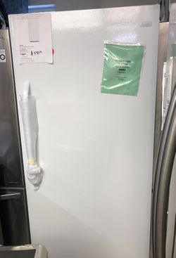 Frigidaire 20.9 cu ft Upright Freezer in White/ NO CREDIT NEEDED 90 PAYMENT OPTION/ 1 YEAR WARRANTY FREE DELIVERY