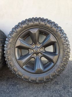 20" DODGE RAM 1500 rims w- 33x12.50R20 tires