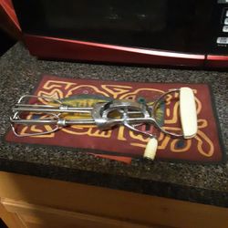 Vintage Handheld Mixer/Egg Beater