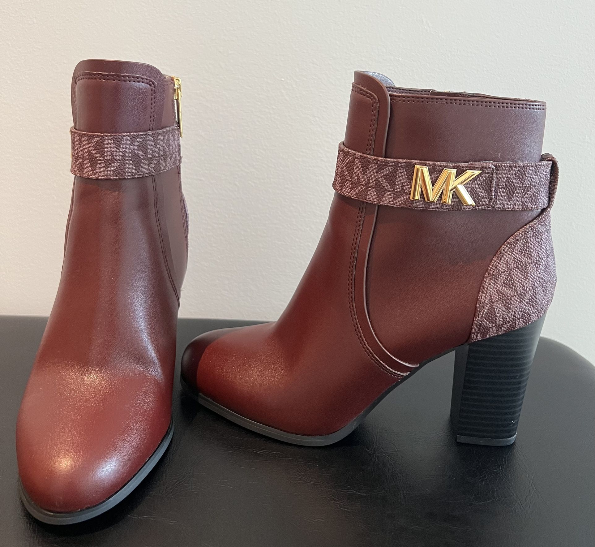 Michael Kors Ankle Boot - Size: 6