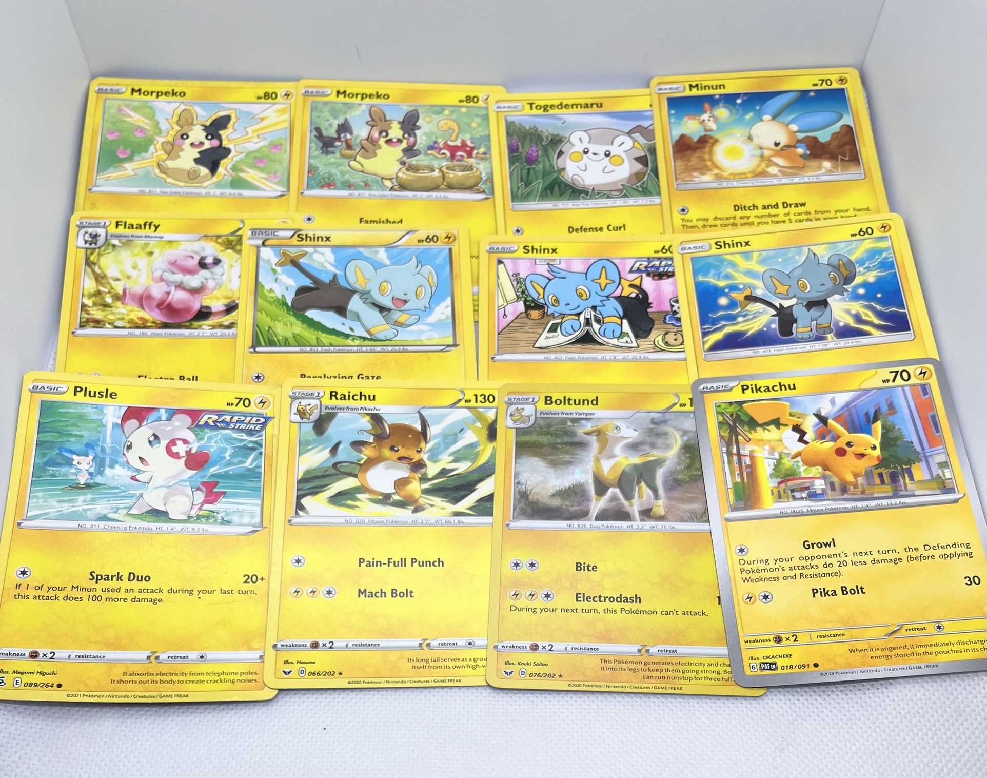 12 Pokemon Cards