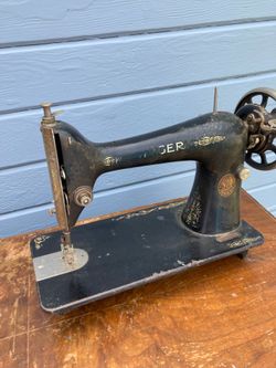 Vintage Sewing Machine Body only