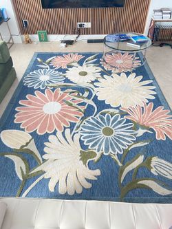 Like New Dynamics 8x10 Handmade Dynamic Floral Rug