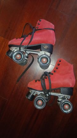 Foxxy red suede skates