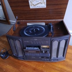 Stero Player With Record Player/cassette/cd /am Fm