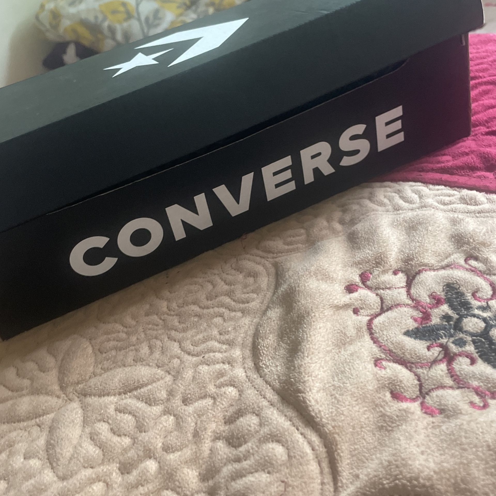 converse size 10.5 brand new never worn!!!!!